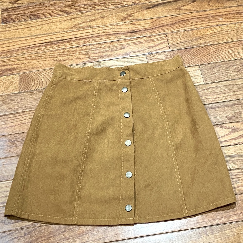 Persun faux suede camel color snap button down mini skirt.